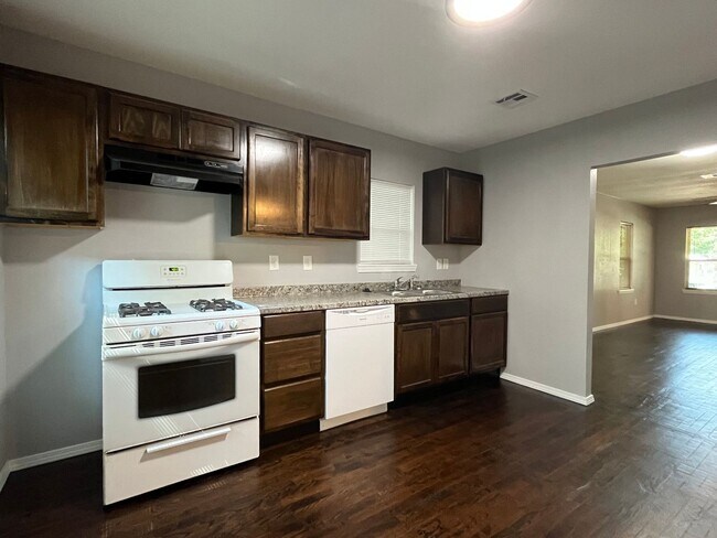 Foto del edificio - Tulsa: 3 bedroom house On A Private Road