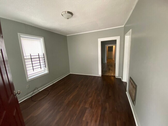 Foto del edificio - Bright & Inviting 3-Bed/1-Bath Home with Spacious Backyard – 50% Off First Month!