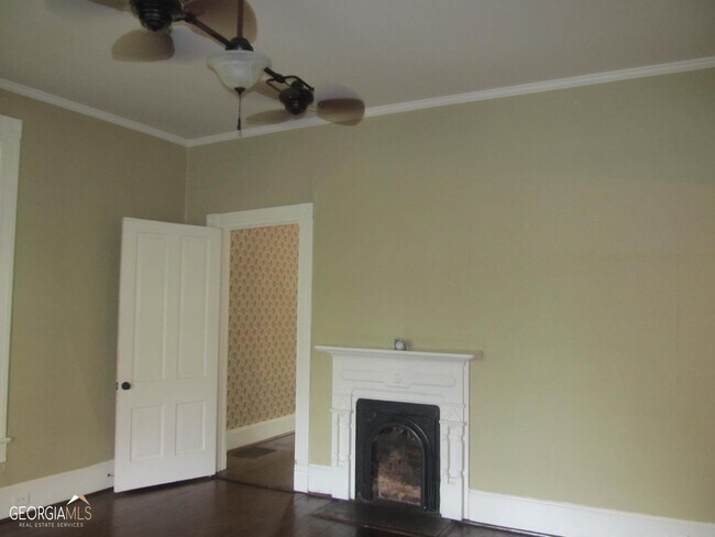 Building Photo - 609 Vernon St