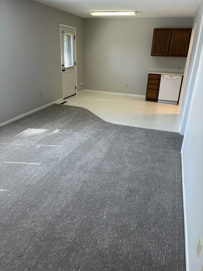 Building Photo - 513 Elm Ave