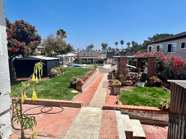 Foto del edificio - Charming 2 Bed / 2 Bath Coastal Retreat with Ocean Views in Ocean Beach