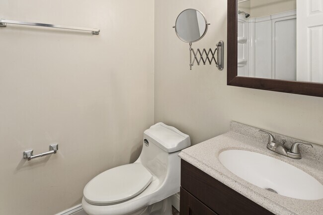 Building Photo - 10596 Twin Rivers Rd