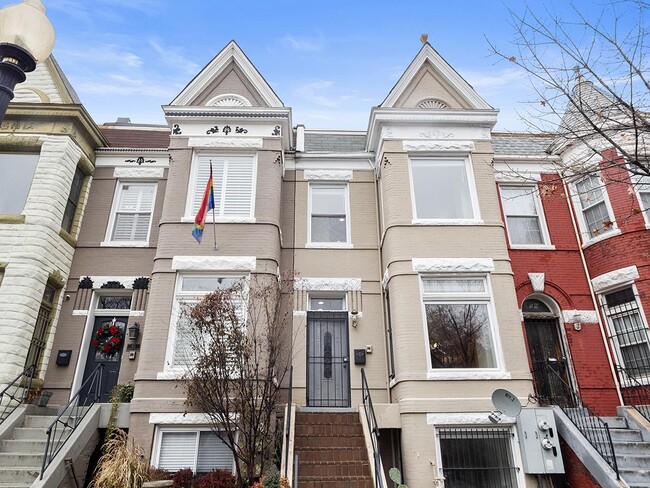 Historic Eckington townhouse near Red Line... - Historic Eckington townhouse near Red Line...