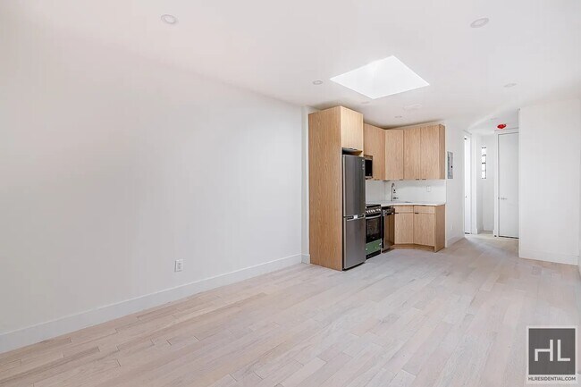 Building Photo - 170 1 AVENUE
