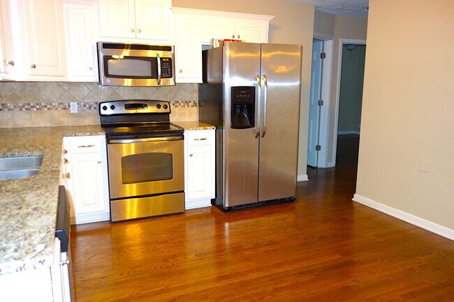 Building Photo - Great Ranch Home with Large Yard
