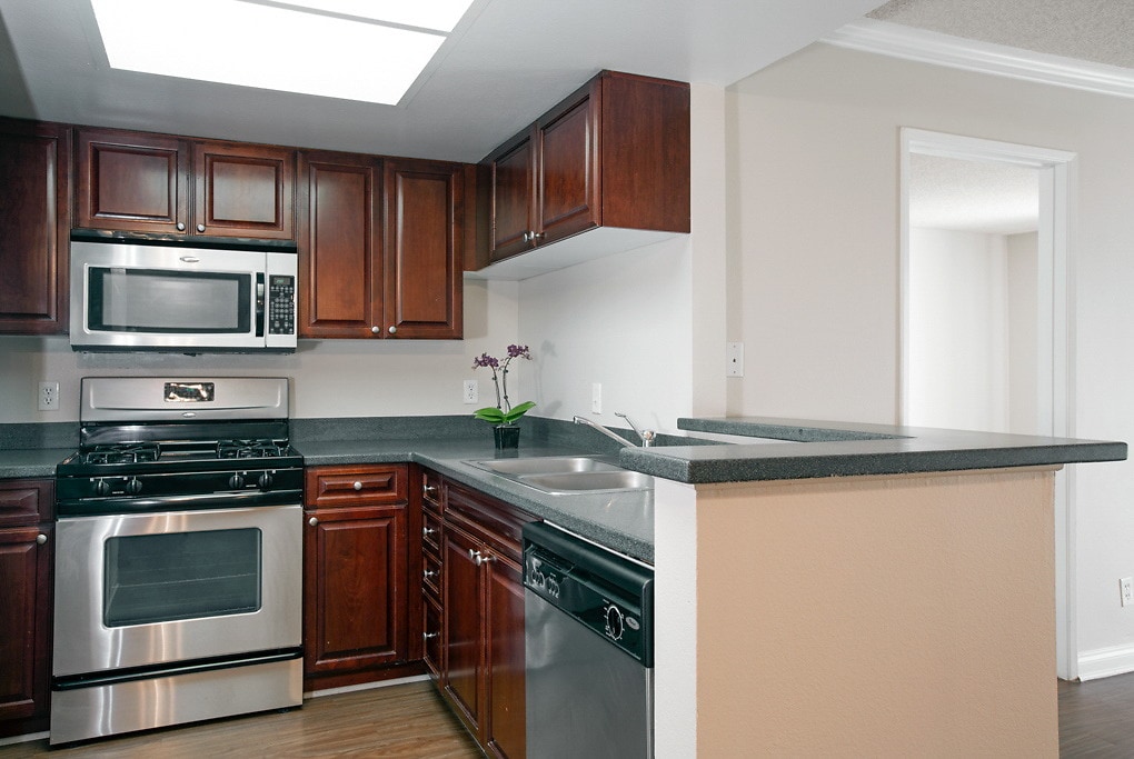 Tiffany Court Apartments in Los Angeles, CA Westside Rentals