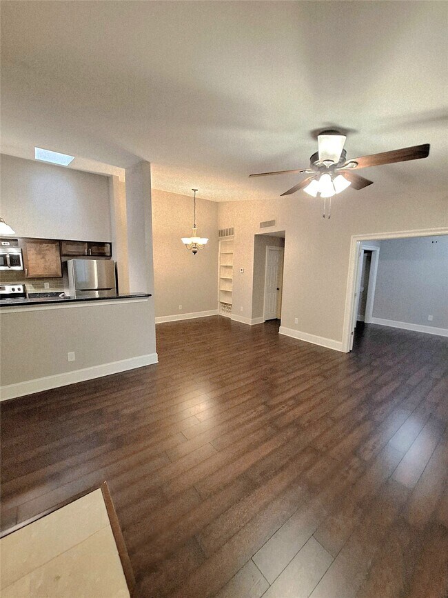 Building Photo - 2425 Augusta Dr