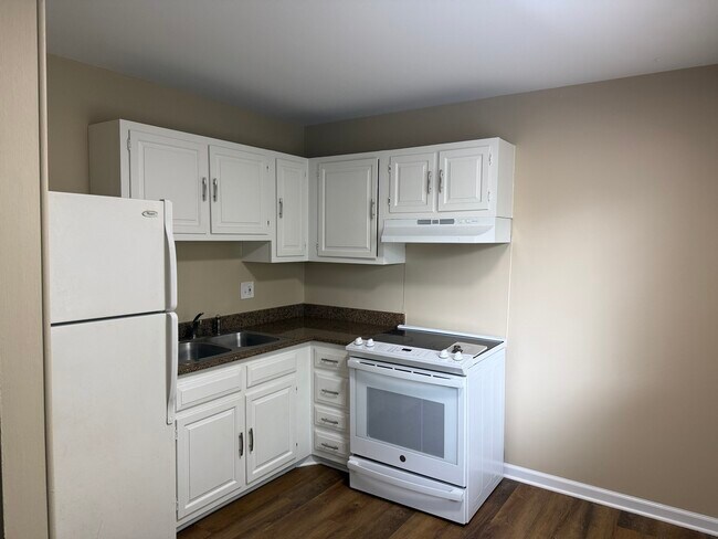 Foto del edificio - 1351 Monomoy St