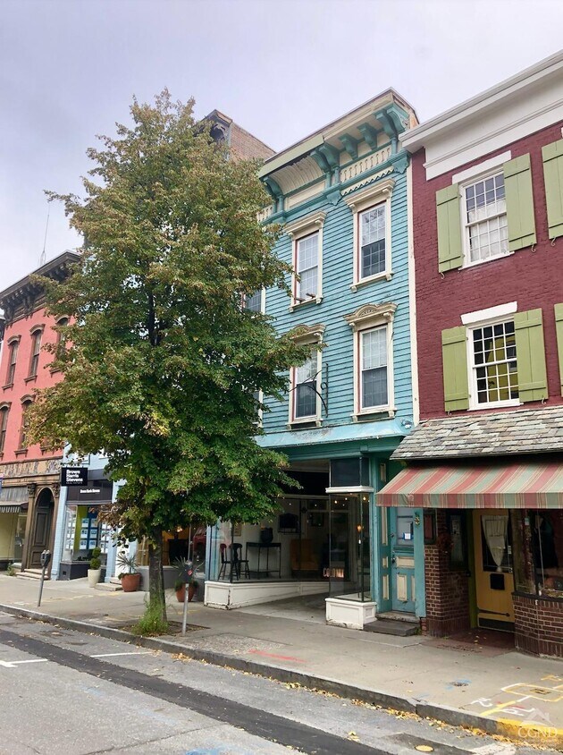 530 Warren St, Hudson, NY 12534 Room for Rent in Hudson, NY