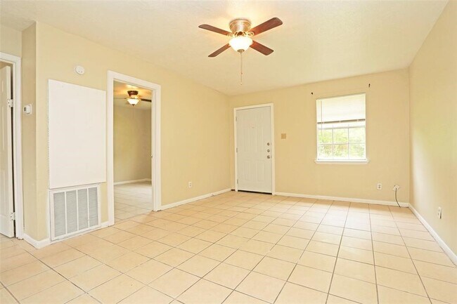 Foto del edificio - 2460 W Shane St