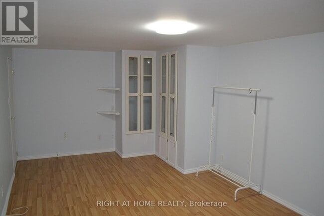 Building Photo - 505 Mohawk Rd W
