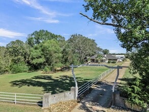 Building Photo - 2370 Big Woods Rd