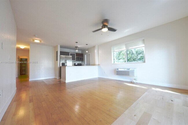 Foto del edificio - 7171 Bay Dr