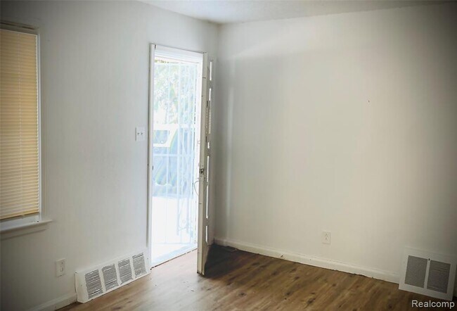 Foto del edificio - 8647 Stout St