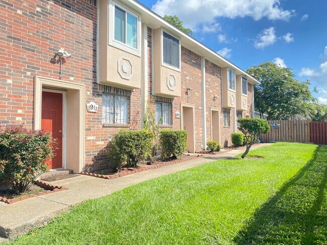 2 bedroom 2 bath town home in a gated community - 2 bedroom 2 bath town home in a gated community