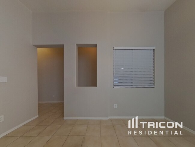 Foto del edificio - 10821 W Elm Ln