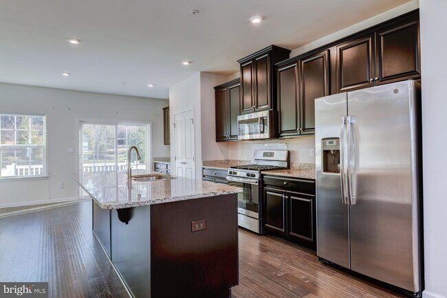 Building Photo - 166 Mulberry Dr