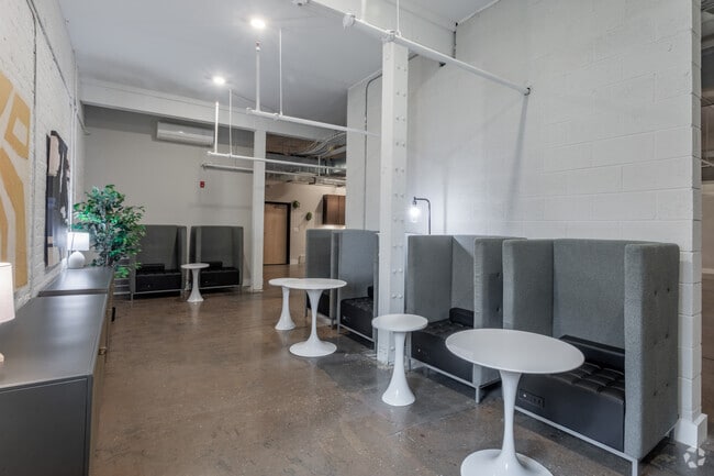 Estaciones de trabajo - Market St Lofts