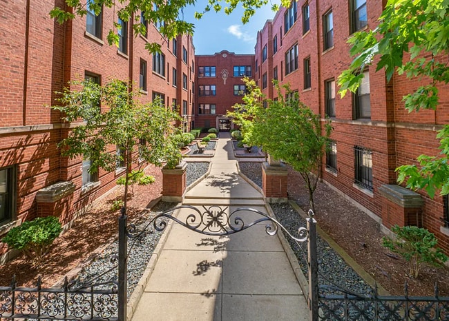 Foto del edificio - 3523 N Racine Ave