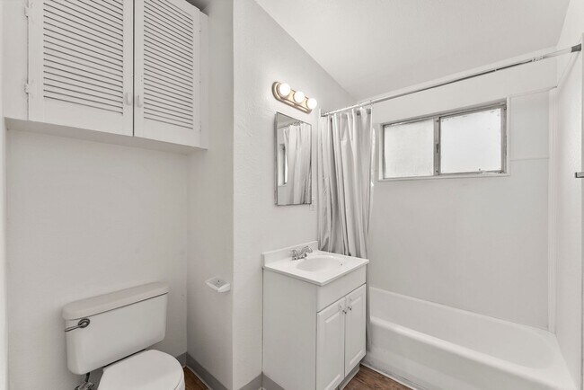 Foto del edificio - 6404 Stoneman Dr