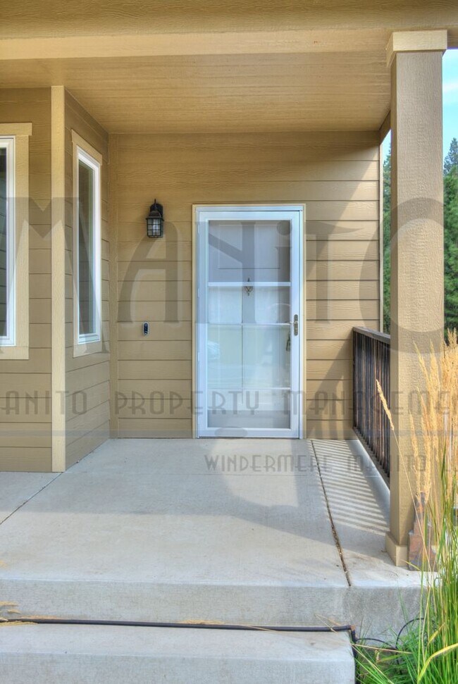 Building Photo - Bright & Spacious Moran Prairie Rancher