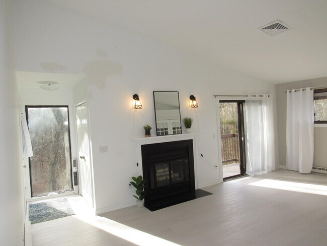 Foto del edificio - 10 Ridgedale Dr