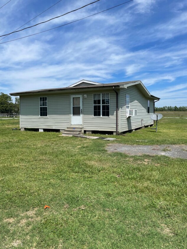 Primary Photo - House for rent in the country!