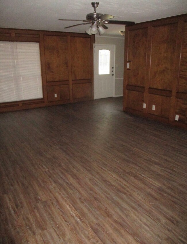 Foto del edificio - 2921 Roseheath Ln