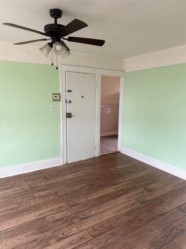 Foto del edificio - 211-20 99th Ave