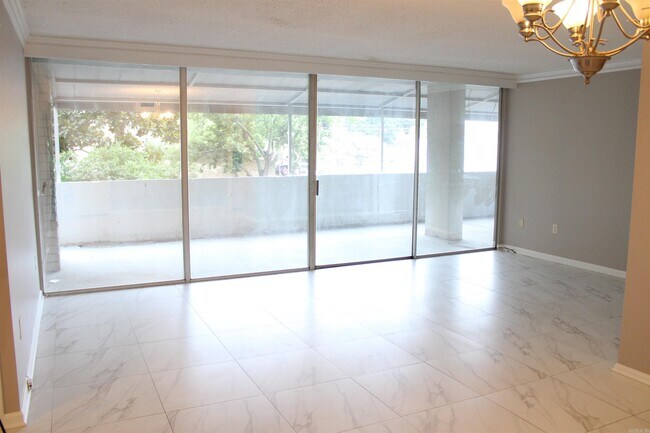 Foto del edificio - 700 E 9th St