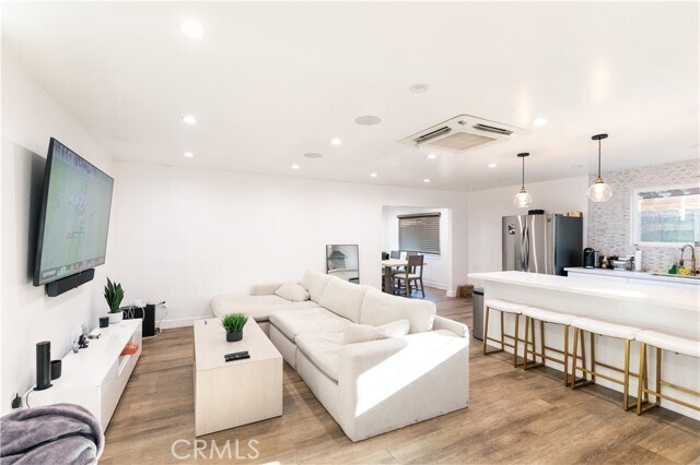 Building Photo - 24306 Victory Blvd