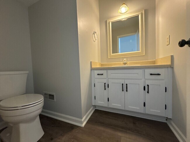 Foto del edificio - Updated 3BR Home Near Percy Priest & Airport – Fenced Yard & Easy Commute