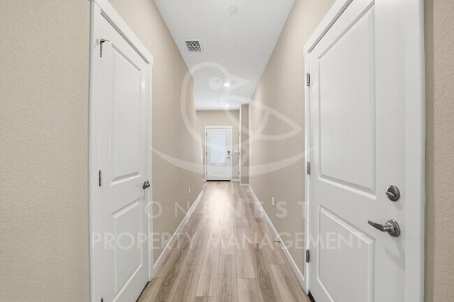 Foto del edificio - Practically Brand new | 3 bedroom 2.5 bathroom + loft