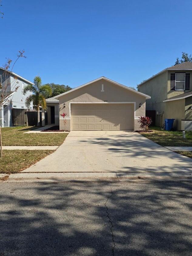 Primary Photo - 3-Bedroom, 2-Bathroom Home in Seffner