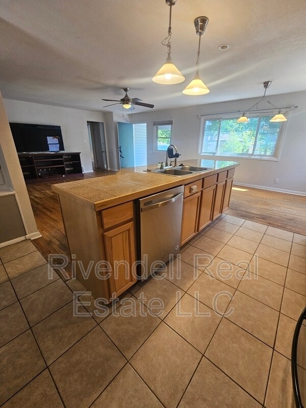 Foto del edificio - 2279 Kendall St