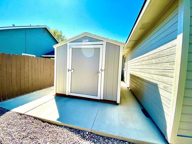 Building Photo - 4 bedroom PLUS office or 5th bedroom in NW Meridian Avail Mid August