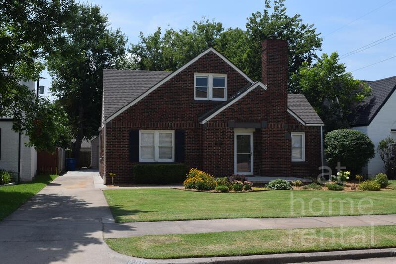 Foto principal - 1208 S Columbia Ave