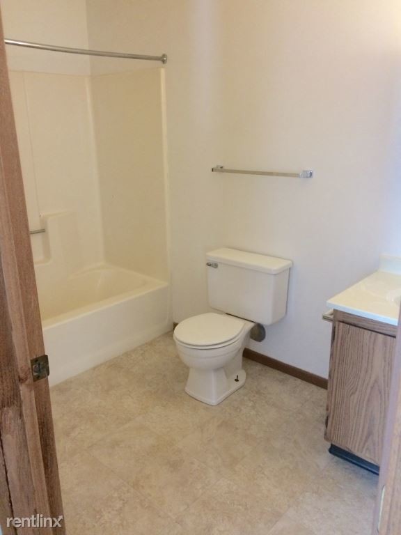 Building Photo - 721 Maple