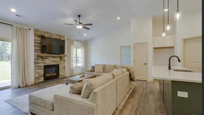 Foto del edificio - 399 Bowers Rd