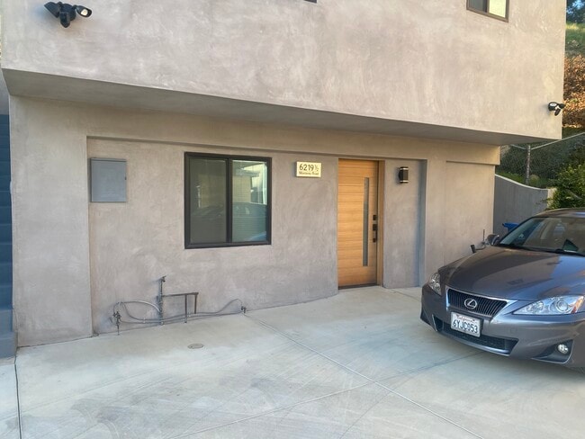 Building Photo - 6219 1/2 Monterey Rd