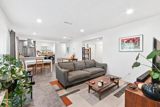 Primary Photo - 2664 S La Brea Ave