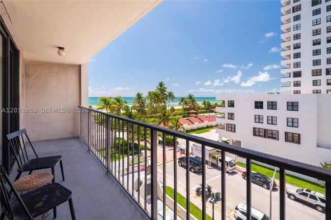 Building Photo - 2625 Collins Ave