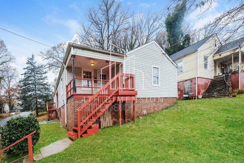 Primary Photo - 2400 Ivy Ave