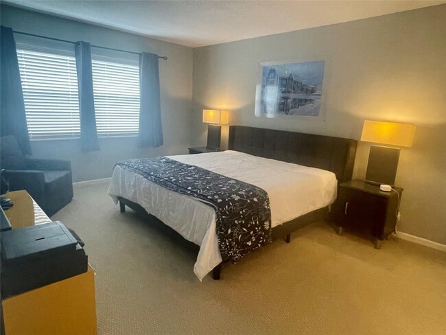 Building Photo - 2500 NE 48th Ln