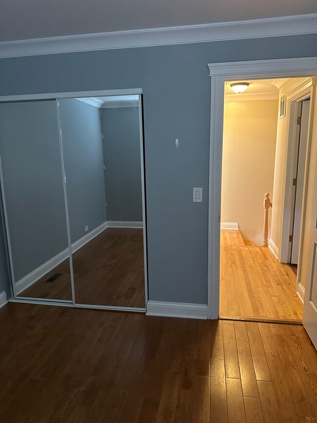 Building Photo - 1465 Cove Dr