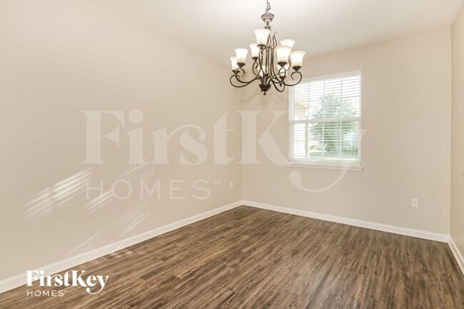 Building Photo - 3352 Ridgeview Dr