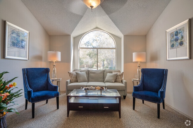 Amenities - Elm Creek