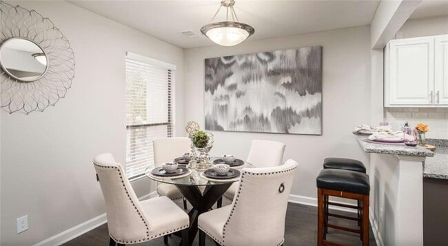 Foto del edificio - 7100 Roswell Rd