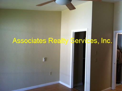 Building Photo - Spacious 2B/1.5B townhouse in Mill Run!  A...