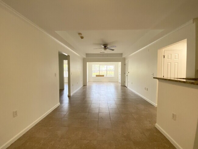 Foto del edificio - Spacious Three Bedroom Condo Located at Th...